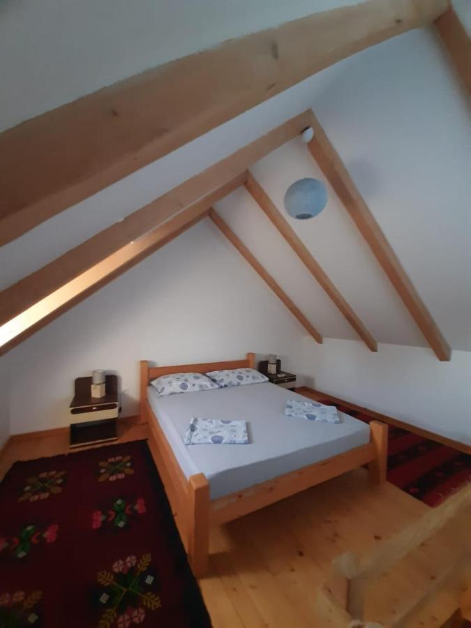 Balabani Local Stay Golubovci Buitenkant foto