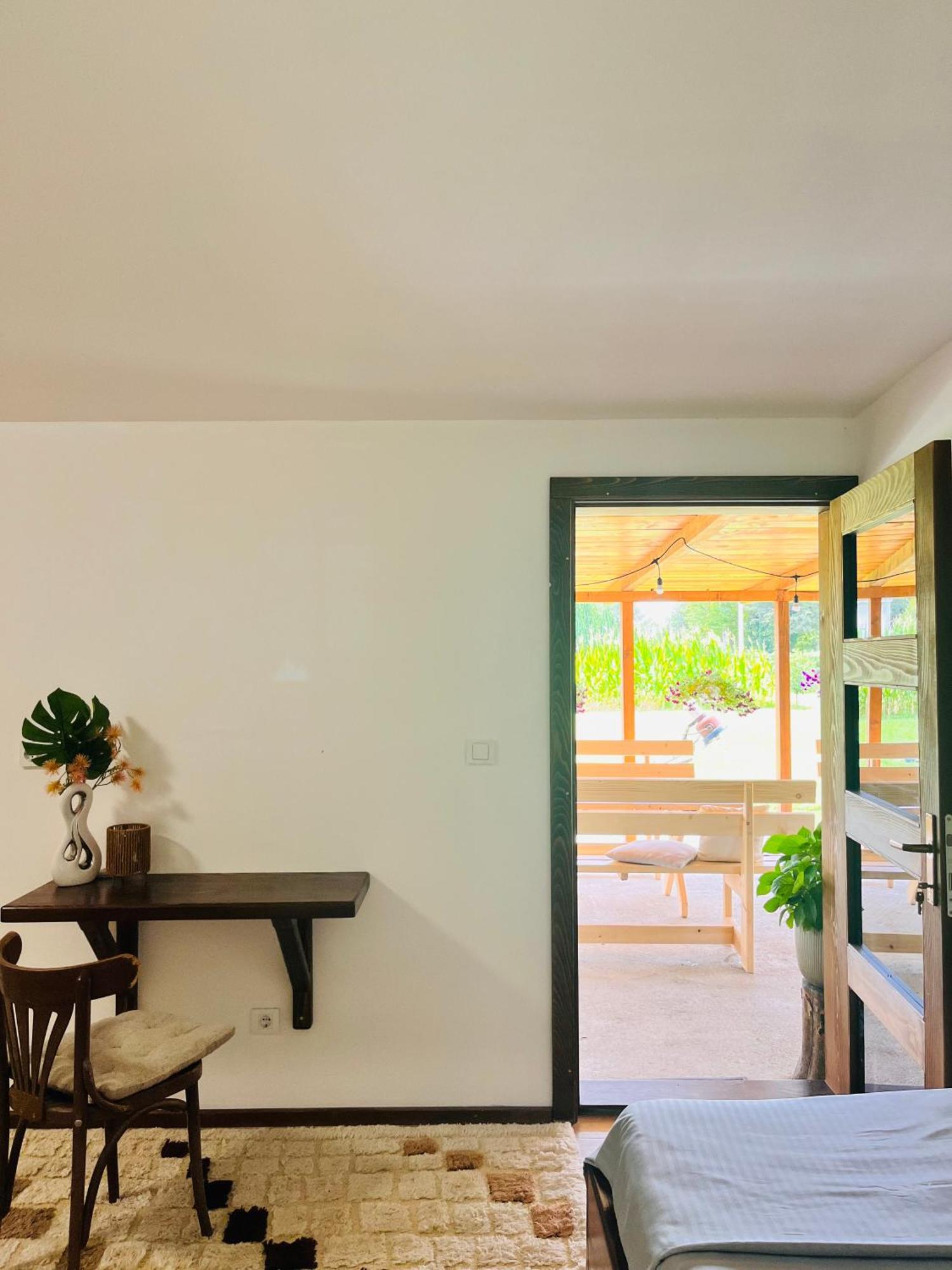 Balabani Local Stay Golubovci Buitenkant foto