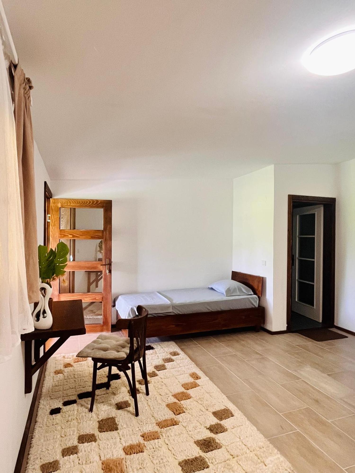 Balabani Local Stay Golubovci Buitenkant foto