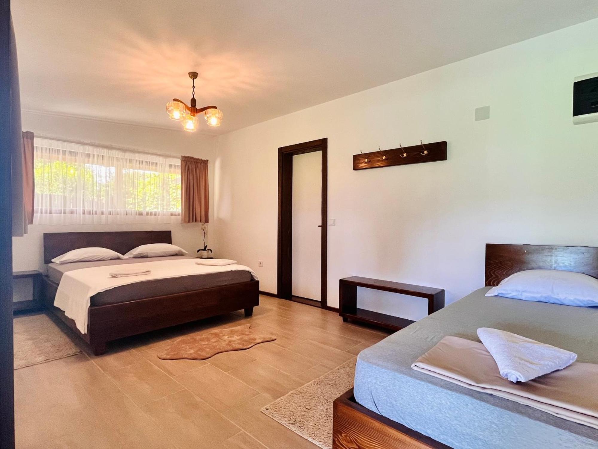 Balabani Local Stay Golubovci Buitenkant foto