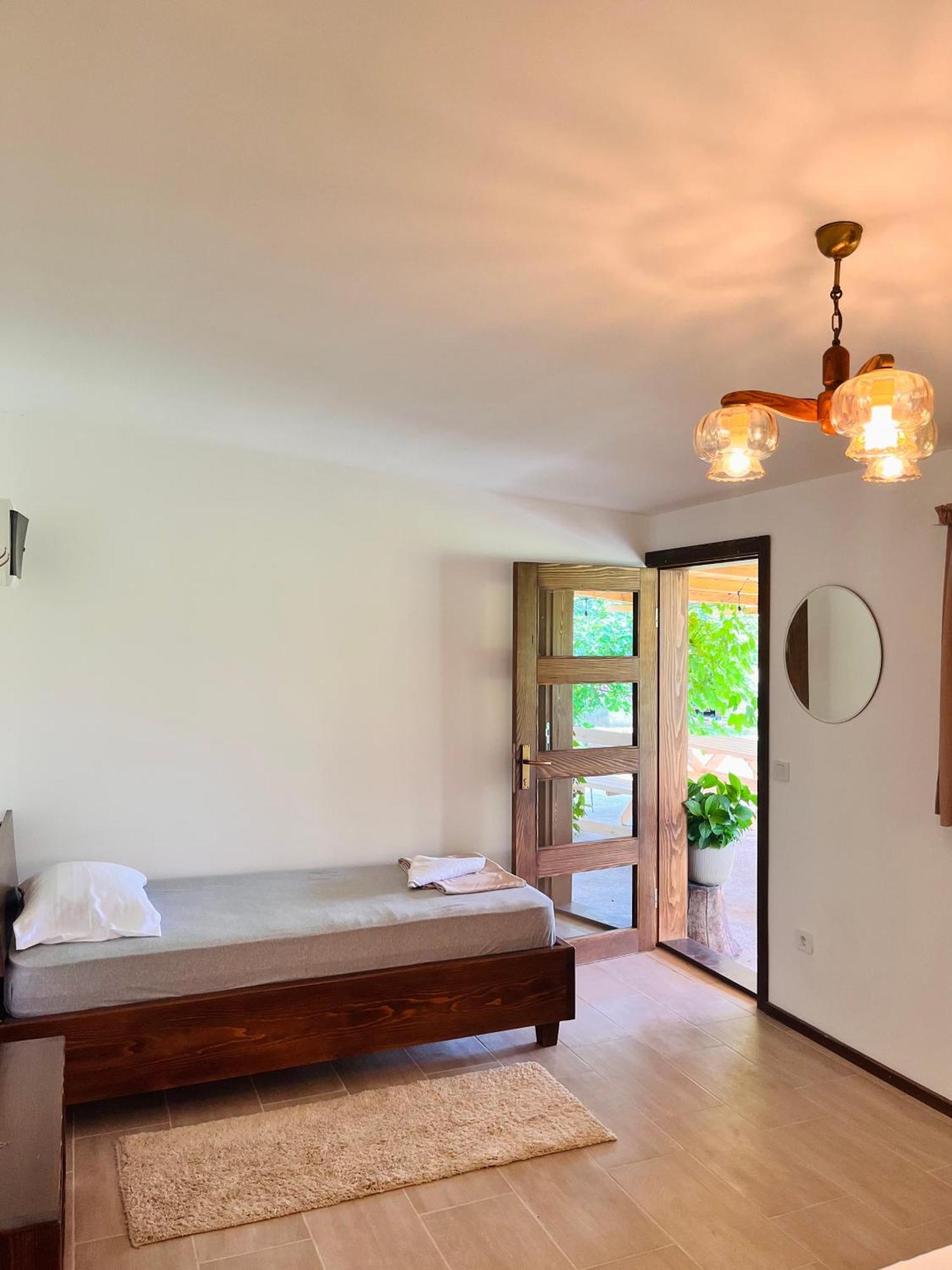 Balabani Local Stay Golubovci Buitenkant foto