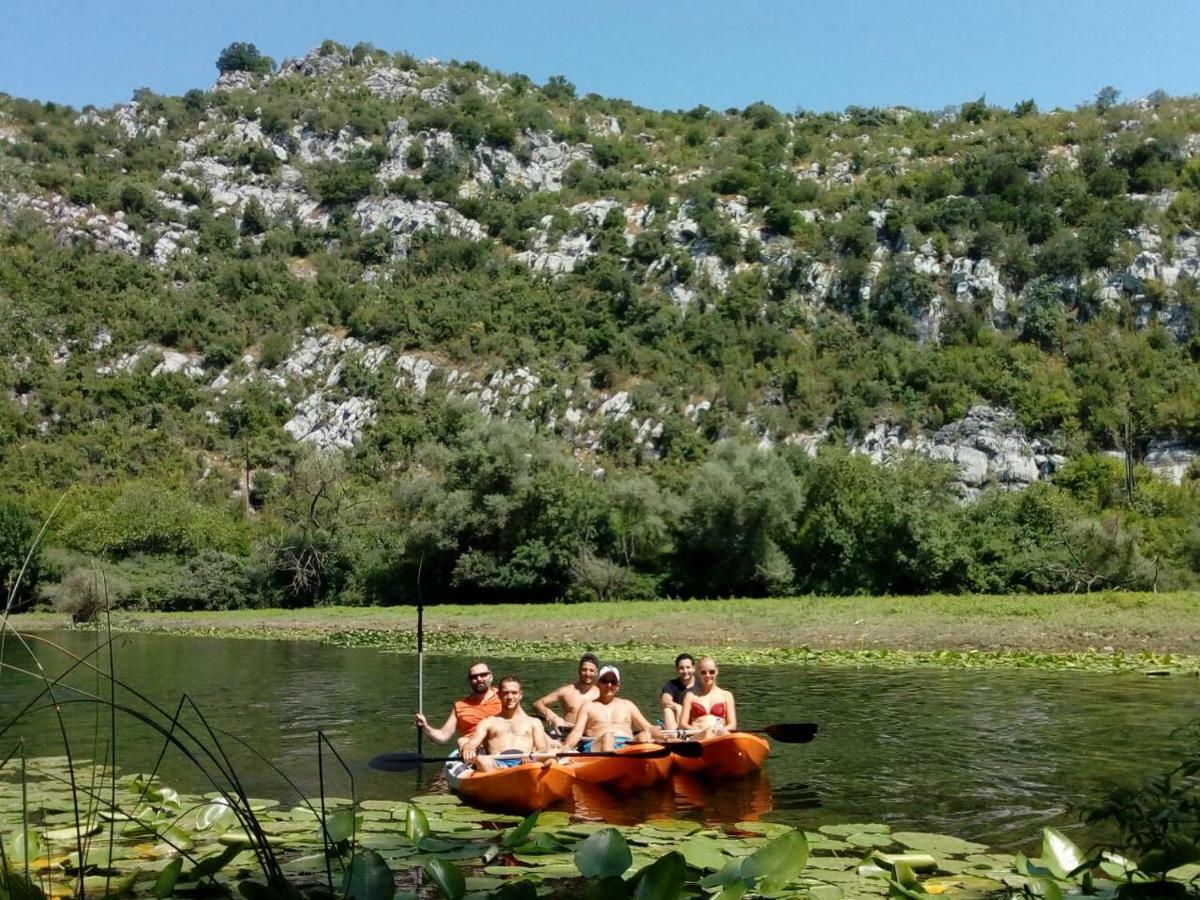 Balabani Local Stay Golubovci Buitenkant foto